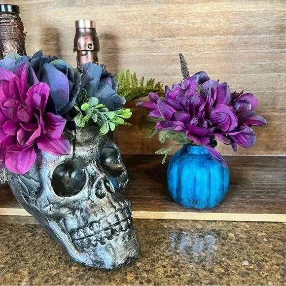 NEW Fun little spooky faux floral arrangement in shades of blue, black & purples - Picture 8 of 15